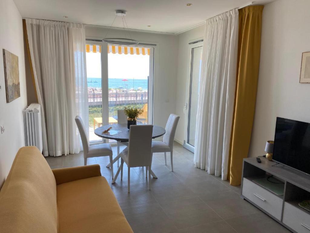 Nuovo Residence Serenissima Frontemare - Agenzia Cocal Каорле Экстерьер фото