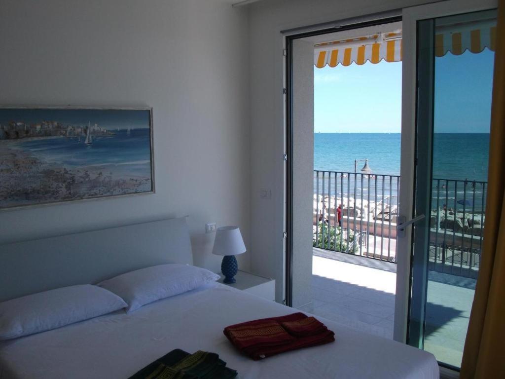 Nuovo Residence Serenissima Frontemare - Agenzia Cocal Каорле Экстерьер фото